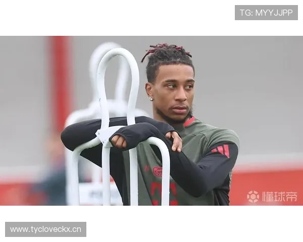 奥利塞训练场佩戴大钻耳钉造型引发广泛热议